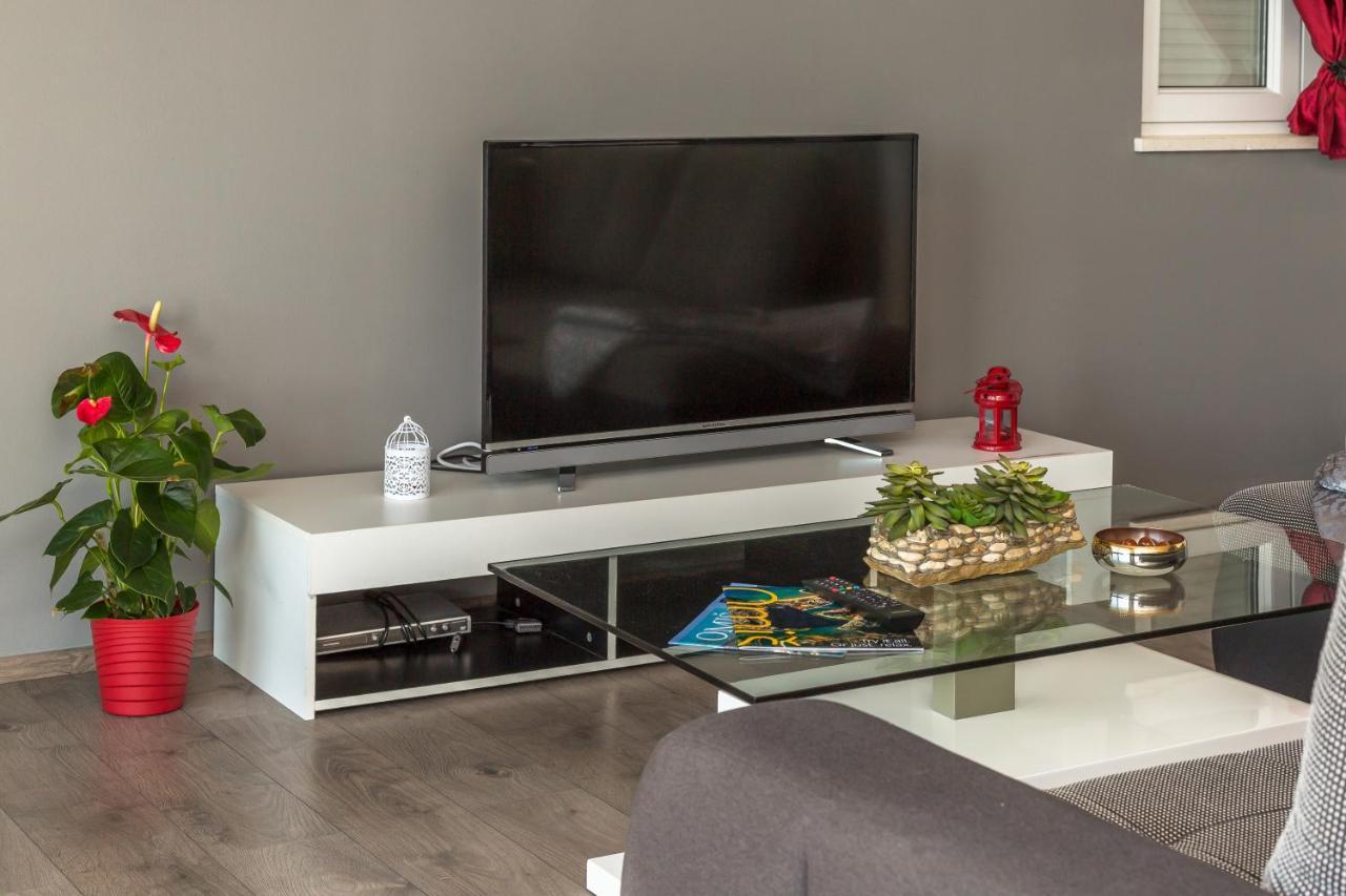 Modern Apartment โอมิช ภายนอก รูปภาพ